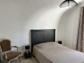 2 bedrooms, bed sheets