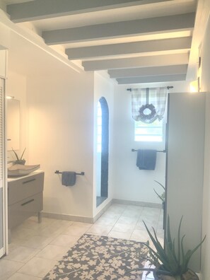 Interior - Cottage by the sea.....steps from Trout David… (Collectivité de Saint-Martin)