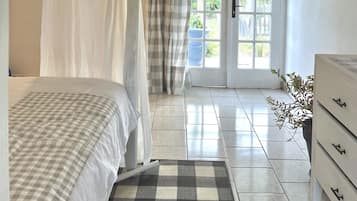 3 habitaciones, escritorio, tabla de planchar con plancha y wifi gratis