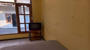 Standard Double Room | Free WiFi, bed sheets