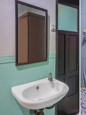 Dusche, Handtücher, Toilettenpapier