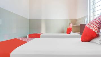 Standard Twin Room | Desk, free WiFi, bed sheets