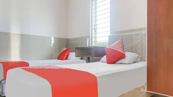 Standard Twin Room | Desk, free WiFi, bed sheets