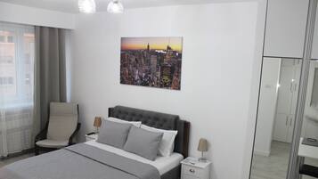 1 habitación, tabla de planchar con plancha, wifi gratis y ropa de cama