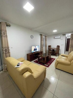 Living area - Résidence 2jge, Appartement n2 (Bonaberi)