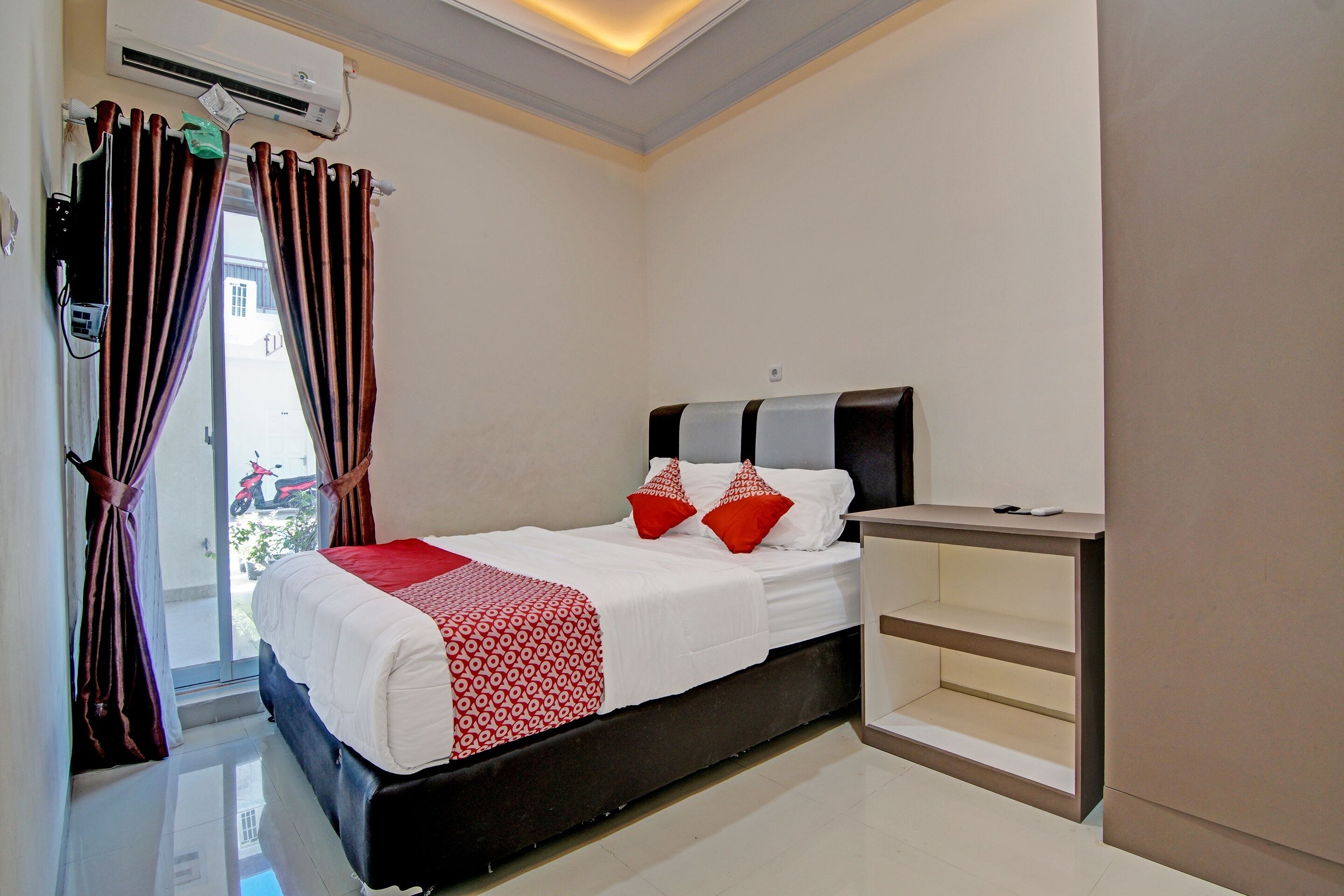 deluxe double room | desk, free wifi, bed sheets