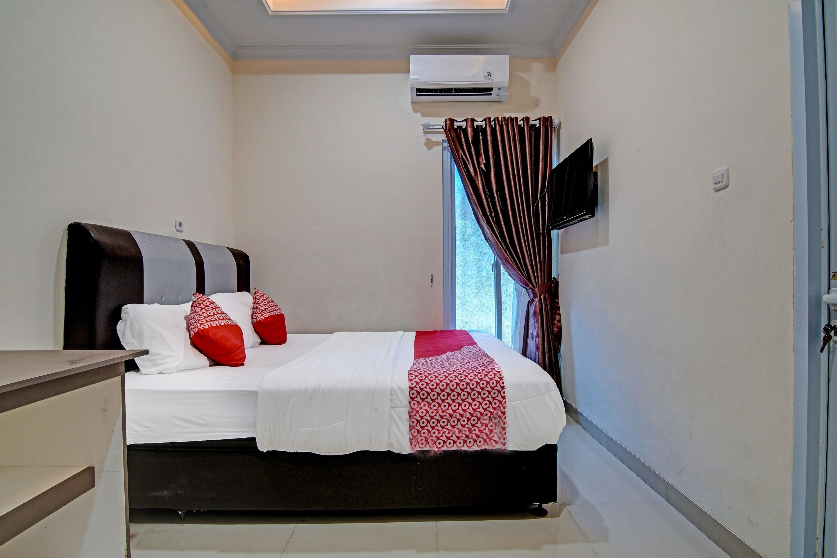 deluxe double room | desk, free wifi, bed sheets