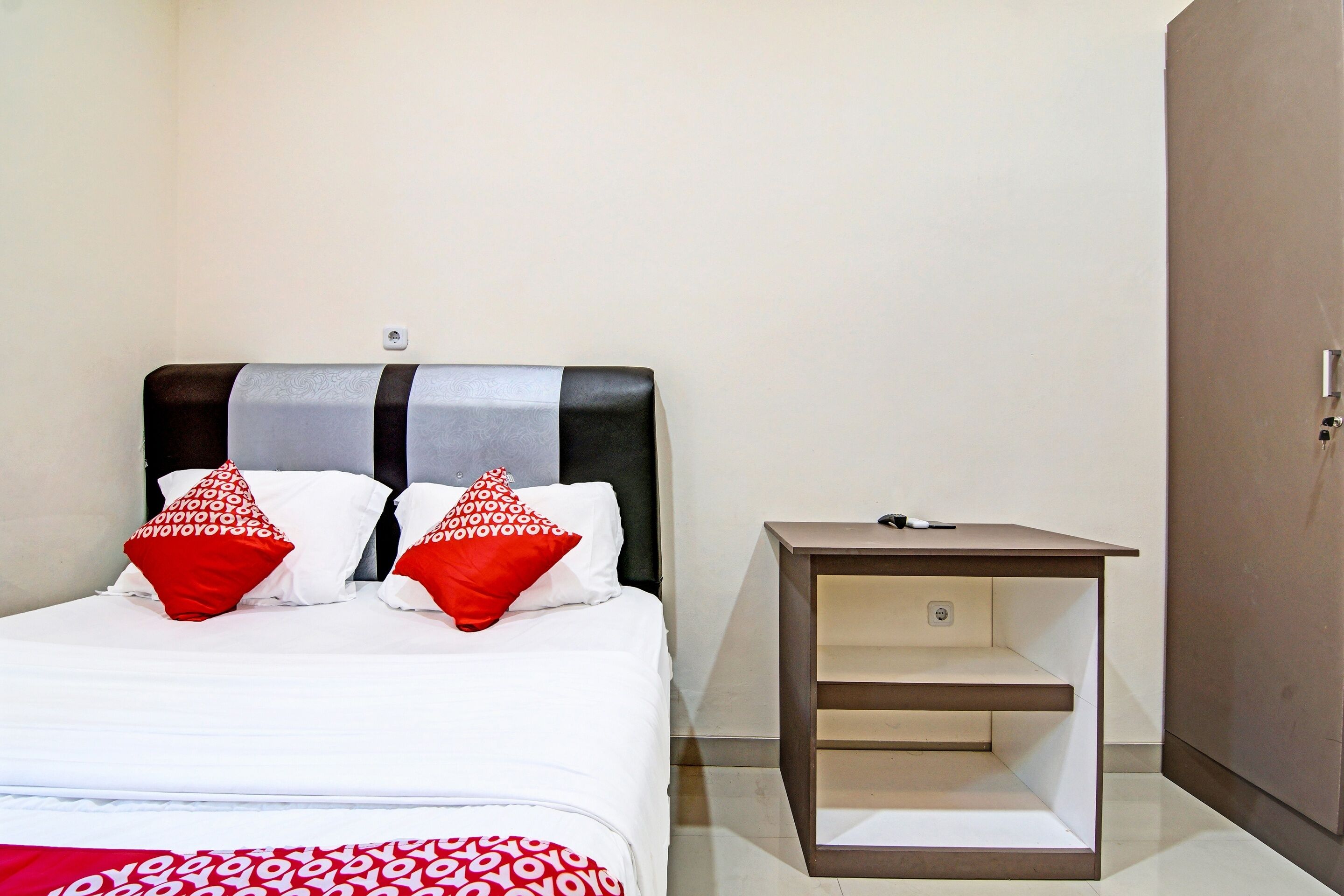 deluxe double room | desk, free wifi, bed sheets