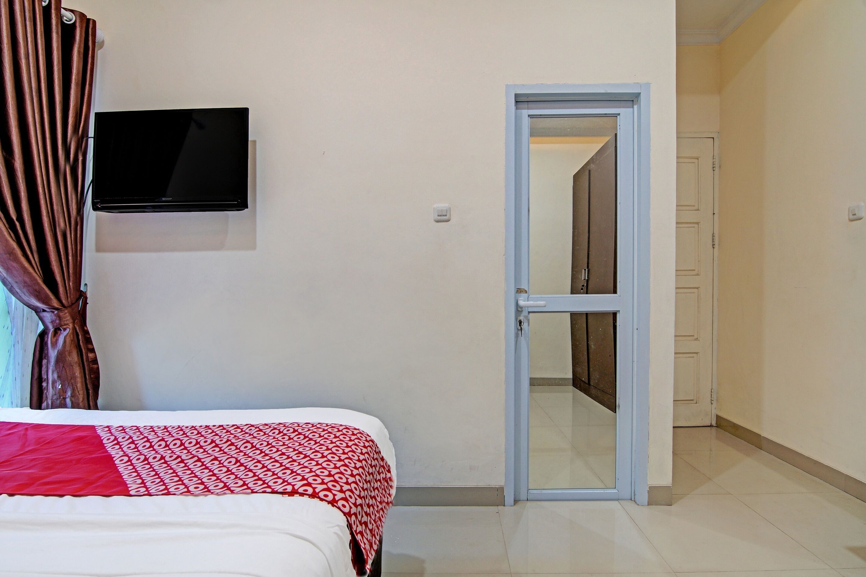 deluxe double room | desk, free wifi, bed sheets