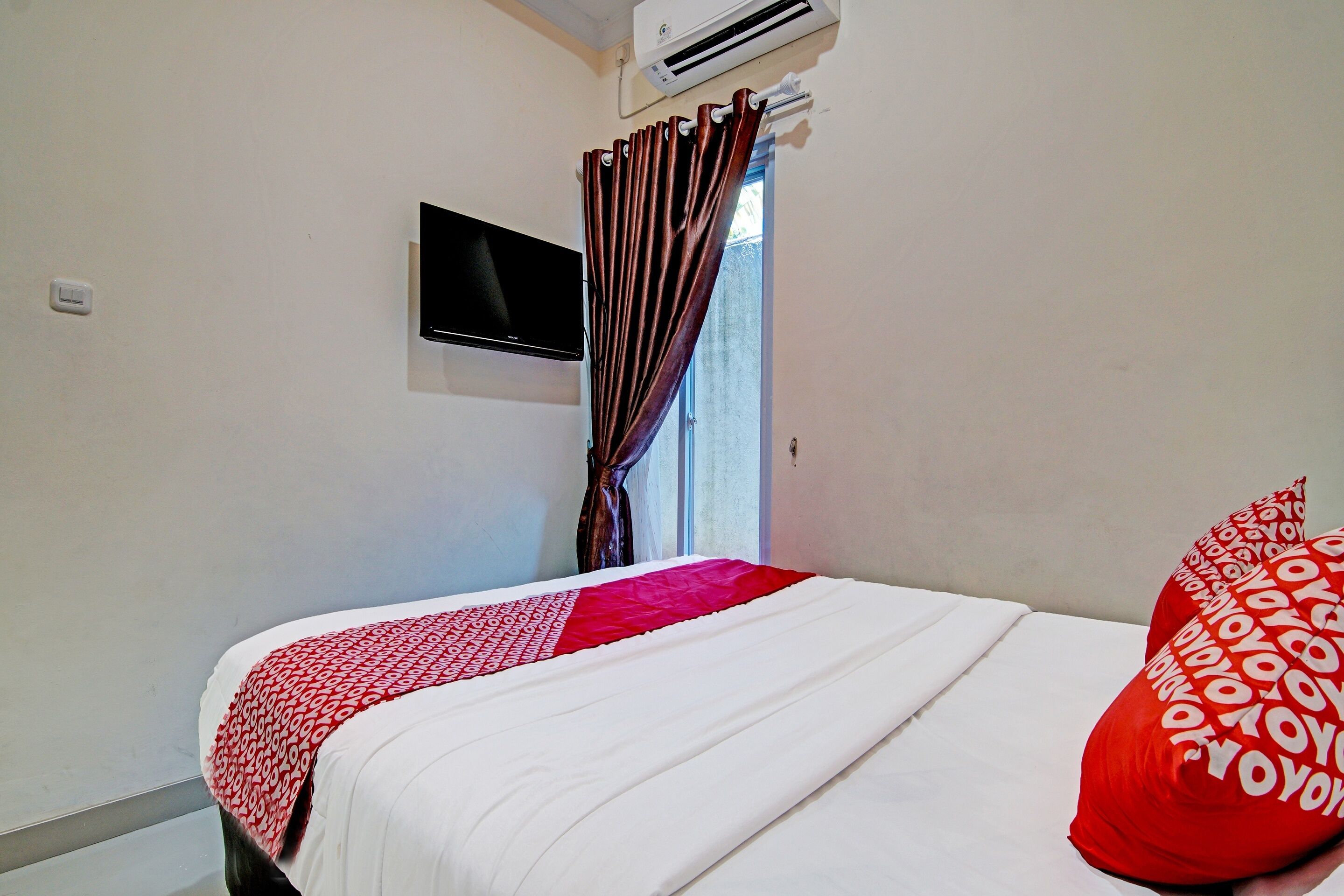 deluxe double room | desk, free wifi, bed sheets