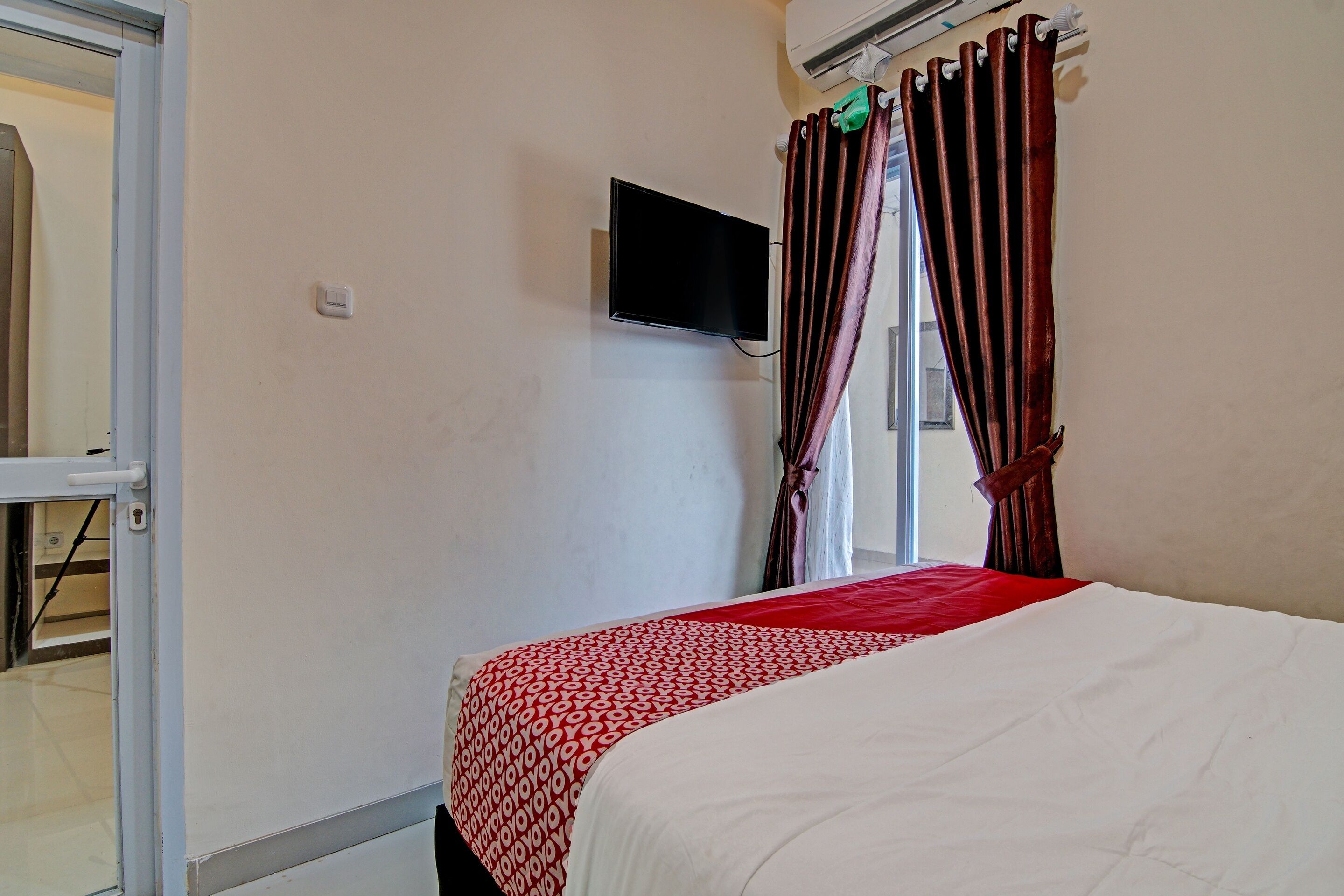 deluxe double room | desk, free wifi, bed sheets