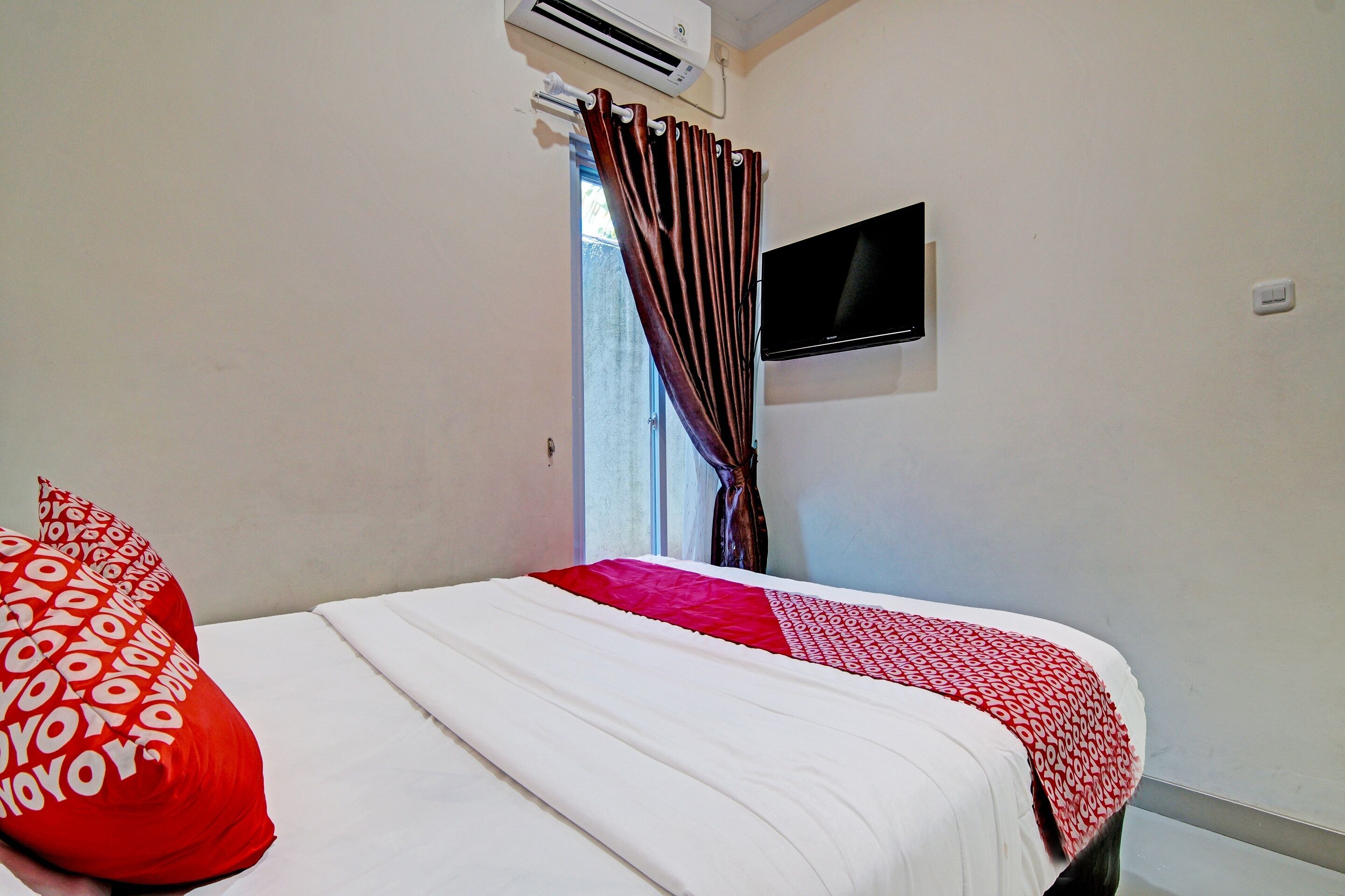deluxe double room | desk, free wifi, bed sheets
