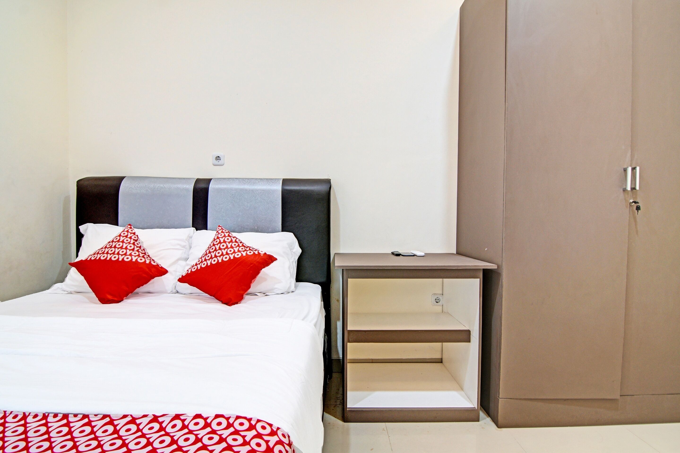 deluxe double room | desk, free wifi, bed sheets