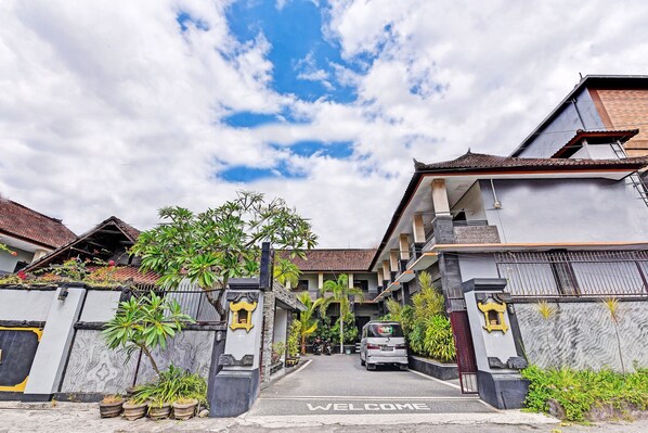 Exterior - OYO 91498 Hotel Diana (Denpasar)