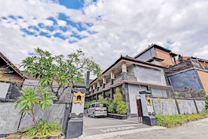 Exterior - OYO 91498 Hotel Diana (Denpasar)