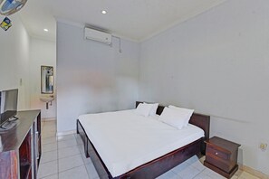 Bed sheets - OYO 91498 Hotel Diana (Denpasar)