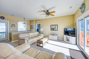 Smart TV, DVD player - Sea Gods Blessing (North Topsail Beach)
