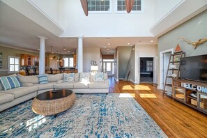 Smart TV, fireplace, DVD player