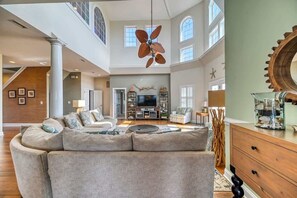 Smart TV, fireplace, DVD player