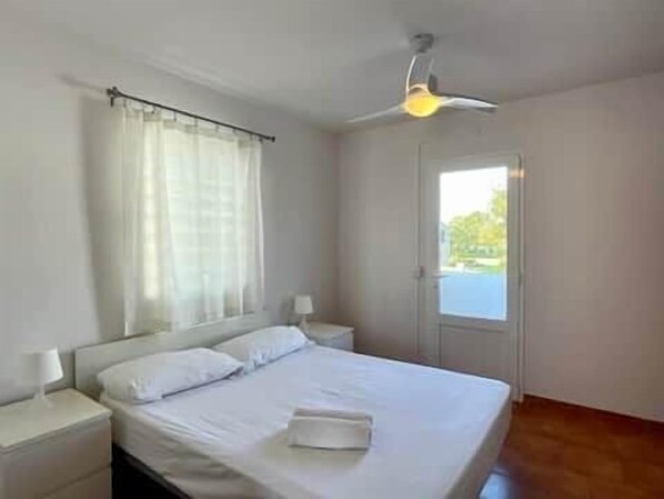 1 chambre, fer et planche à repasser, Wi-Fi, literie fournie