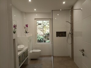 Shower, hair dryer, towels, soap - Romantic, old oil-mill with great courtyard (Bad Bertrich)