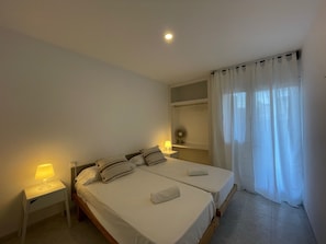 2 chambres, fer et planche à repasser, Wi-Fi, draps fournis