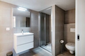 Doccia, asciugacapelli, bidet, asciugamani