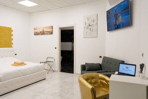 Junior Suite | In-room safe, desk, blackout drapes, free WiFi - Royal Central Room (Bologna)