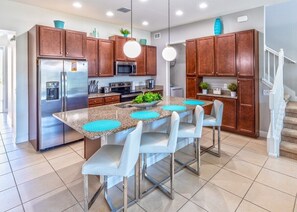 Fridge, microwave, oven, stovetop - Retreat 5 Bed Townhome screened Private Pool (Davenport)