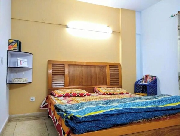 2 bedrooms, bed sheets
