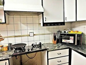 Kochgeschirr/Geschirr/Besteck