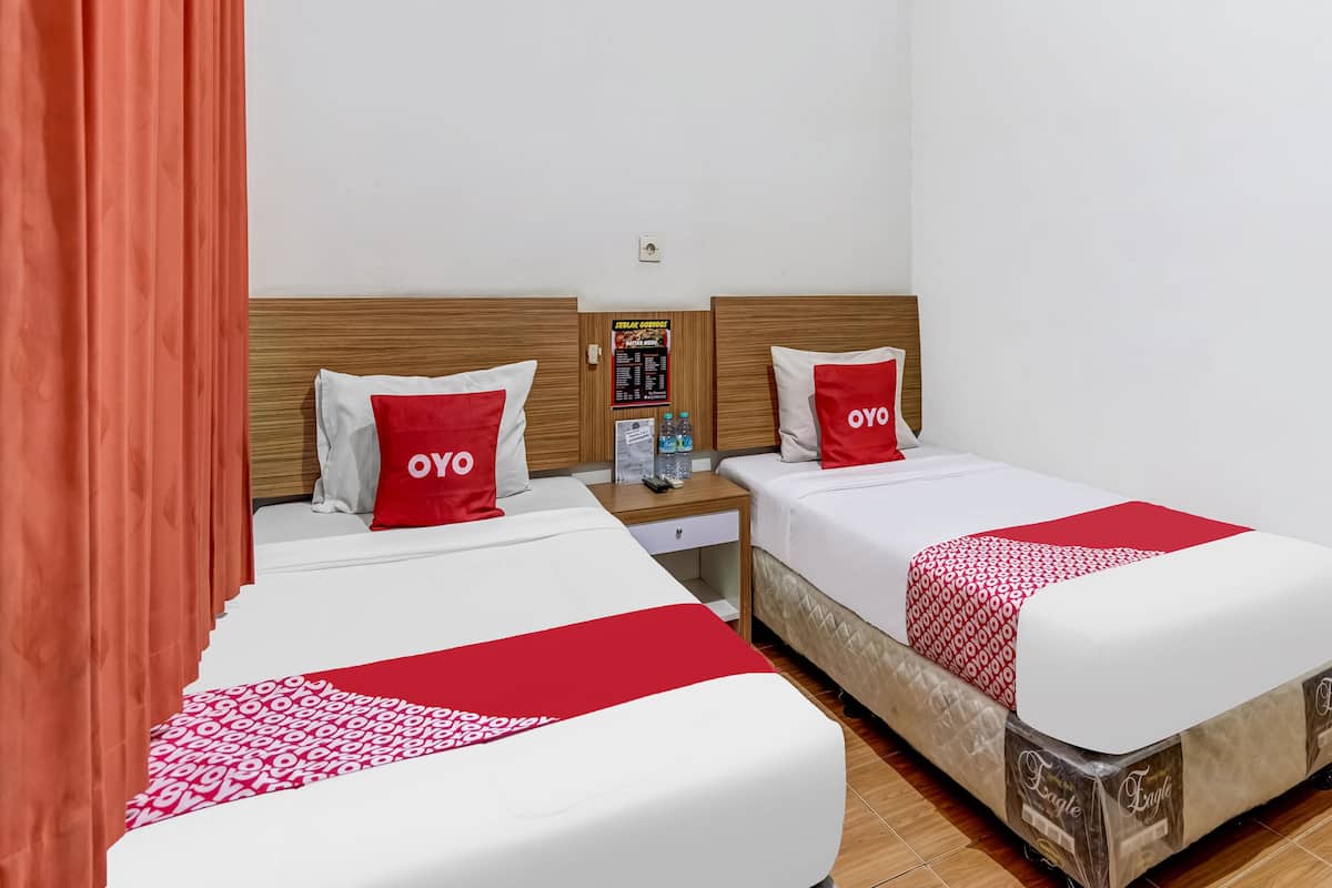 standard twin room | desk, free wifi, bed sheets