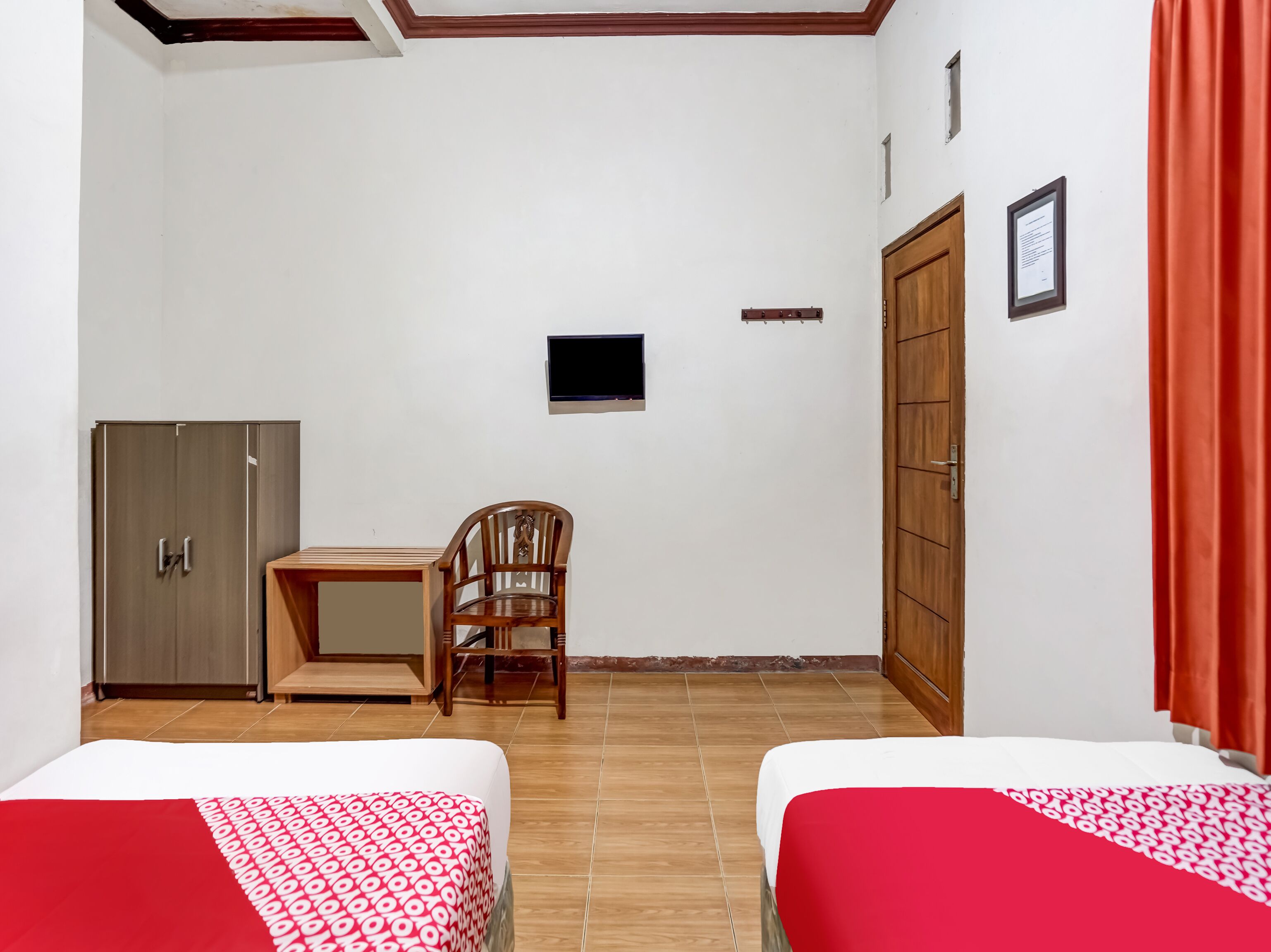 standard twin room | desk, free wifi, bed sheets