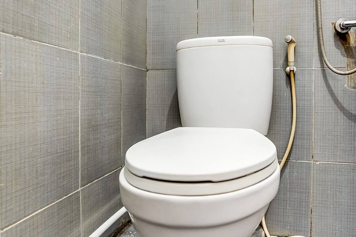 standard twin room | bathroom | shower, rainfall showerhead, towels, toilet paper