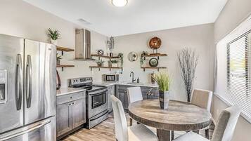 Cookware/dishes/utensils