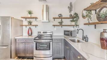 Cookware/dishes/utensils