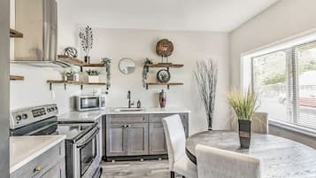 Batterie de cuisine, vaisselle et ustensiles