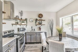 Cookware/dishes/utensils