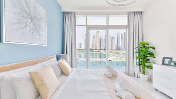 Deluxe 2BR Apartment - Sea view | Brankas, dilengkapi dengan perabotan berbeda-beda, dan meja kerja