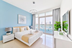 Deluxe 2BR Apartment  - Sea view | Coffre-fort, ameublement unique, bureau, fer et planche à repasser