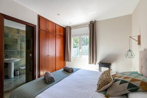 5 Schlafzimmer, Reisekinderbett, kostenloses WLAN, Bettwäsche