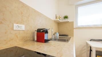 Comfort-Apartment | Eigene Küche | Großer Kühlschrank, Mikrowelle, Kochgeschirr/Geschirr/Besteck