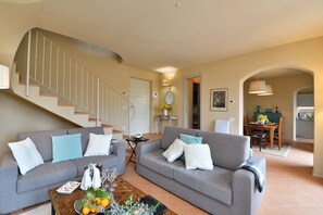 Smart TV, offices - Il Mirto - spectacular position in the heart of a golf course (Bagno di Gavorrano)
