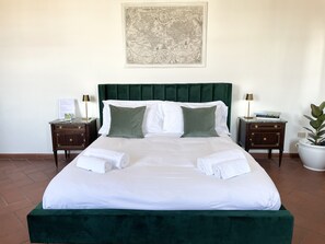 4 bedrooms, desk, iron/ironing board, travel crib