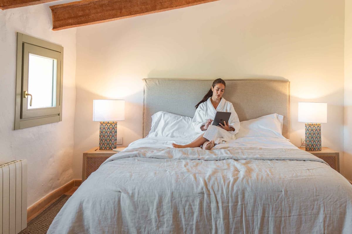 Habitación doble clásica | Sábanas de algodón egipcio y ropa de cama de alta calidad