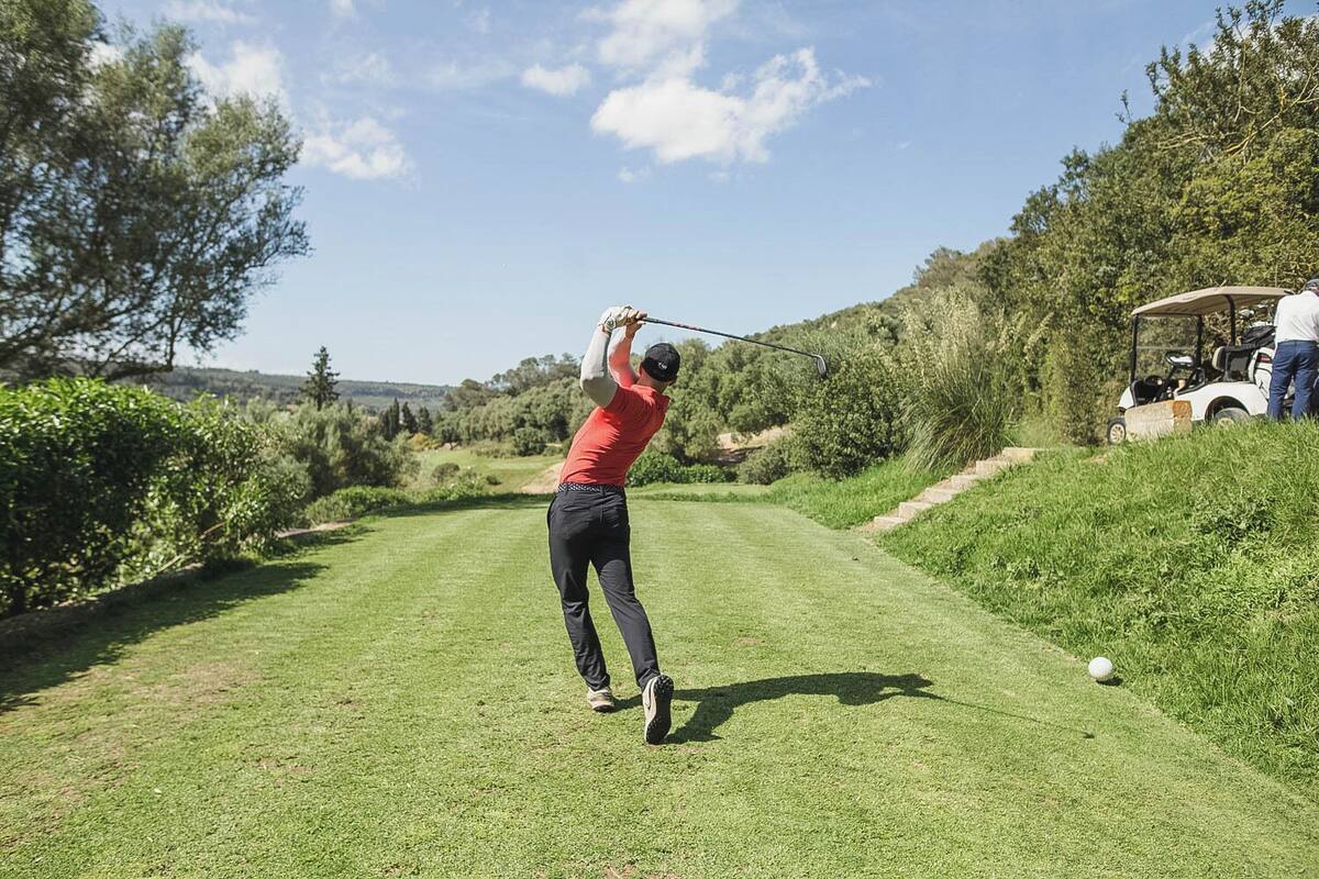 DOBLE CON GOLF ILIMITADO | 埃及棉床单、高档床上用品、客房内保险箱、特色装修