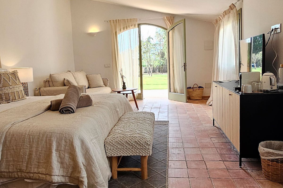 Junior Studio Suite, Terrace | Egyptian cotton sheets, premium bedding, in-room safe