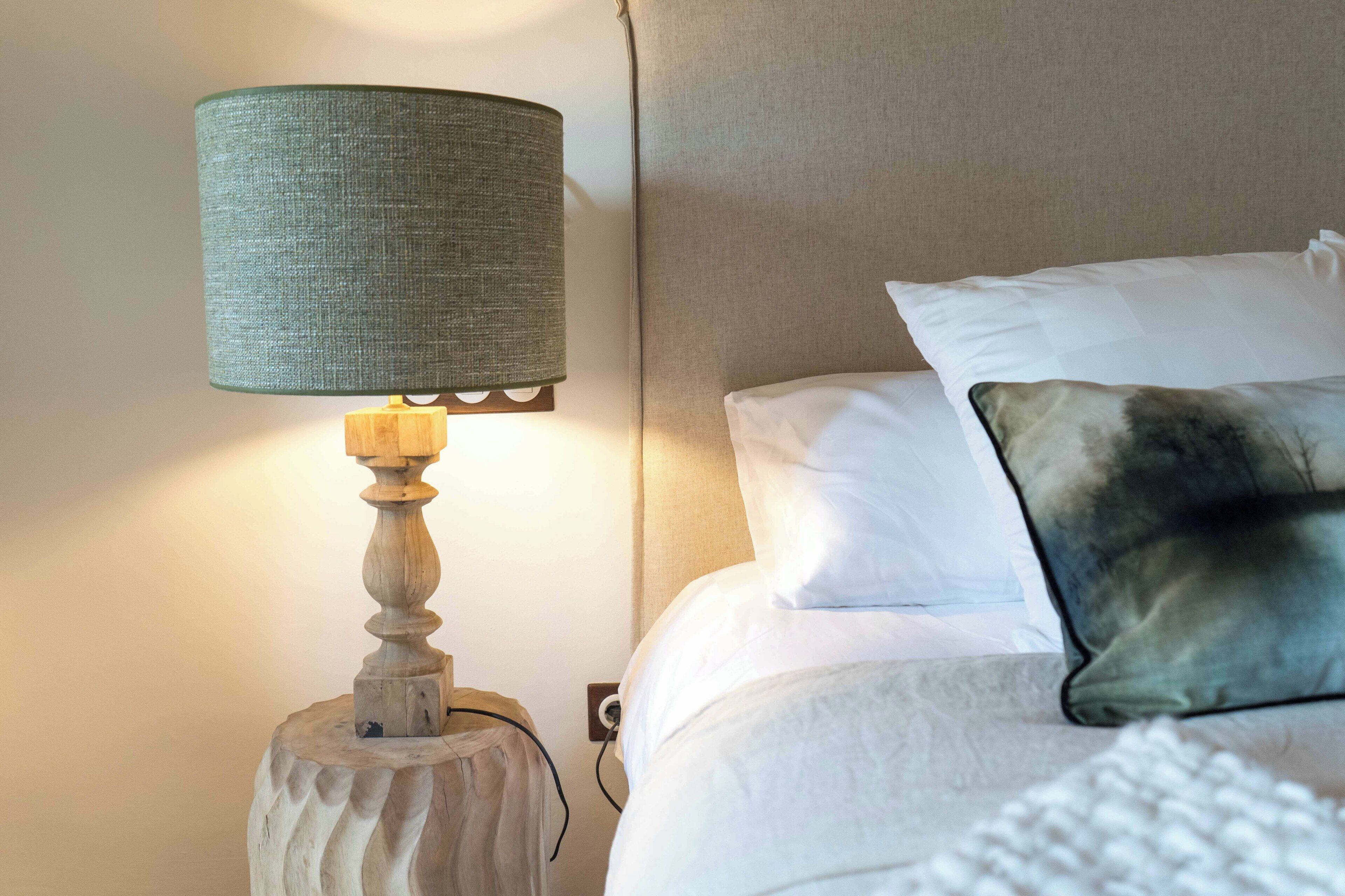 خزنة داخل الغرفة وبديكورات فريدة لكل غرفة