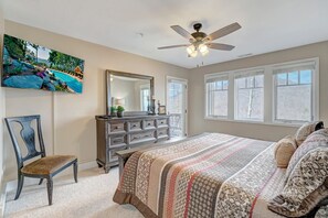 2 bedrooms, iron/ironing board, internet, bed sheets - Wintergreens R910- Mtn Condo/View, Gated Resort, Indoor/Outdoor Pools & Hot Tub (Banner Elk)