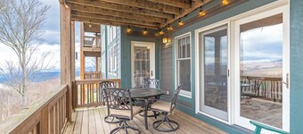 Wintergreens R910- Mtn Condo/View, Gated Resort, Indoor/Outdoor Pools & Hot Tub